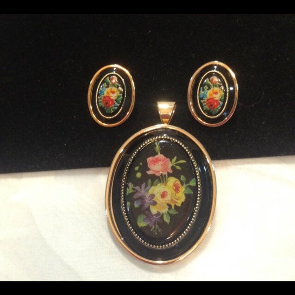 Vtg Enamel Floral Spray Pendant and Earring Set